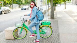 Woman getting ready to commute to work on hybrid bike