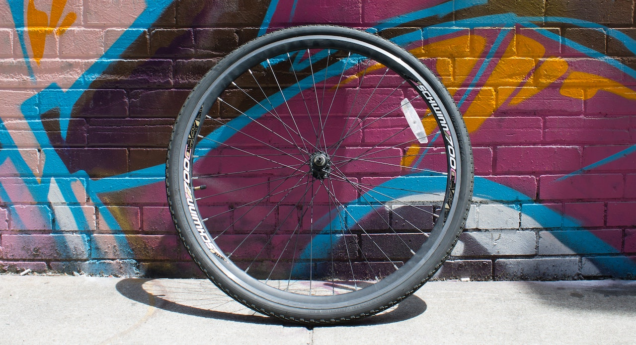 Which bike tire valve is the best: Presta vs. Schrader?