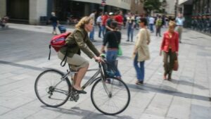 Woman using a hybrid bike to commute to work
